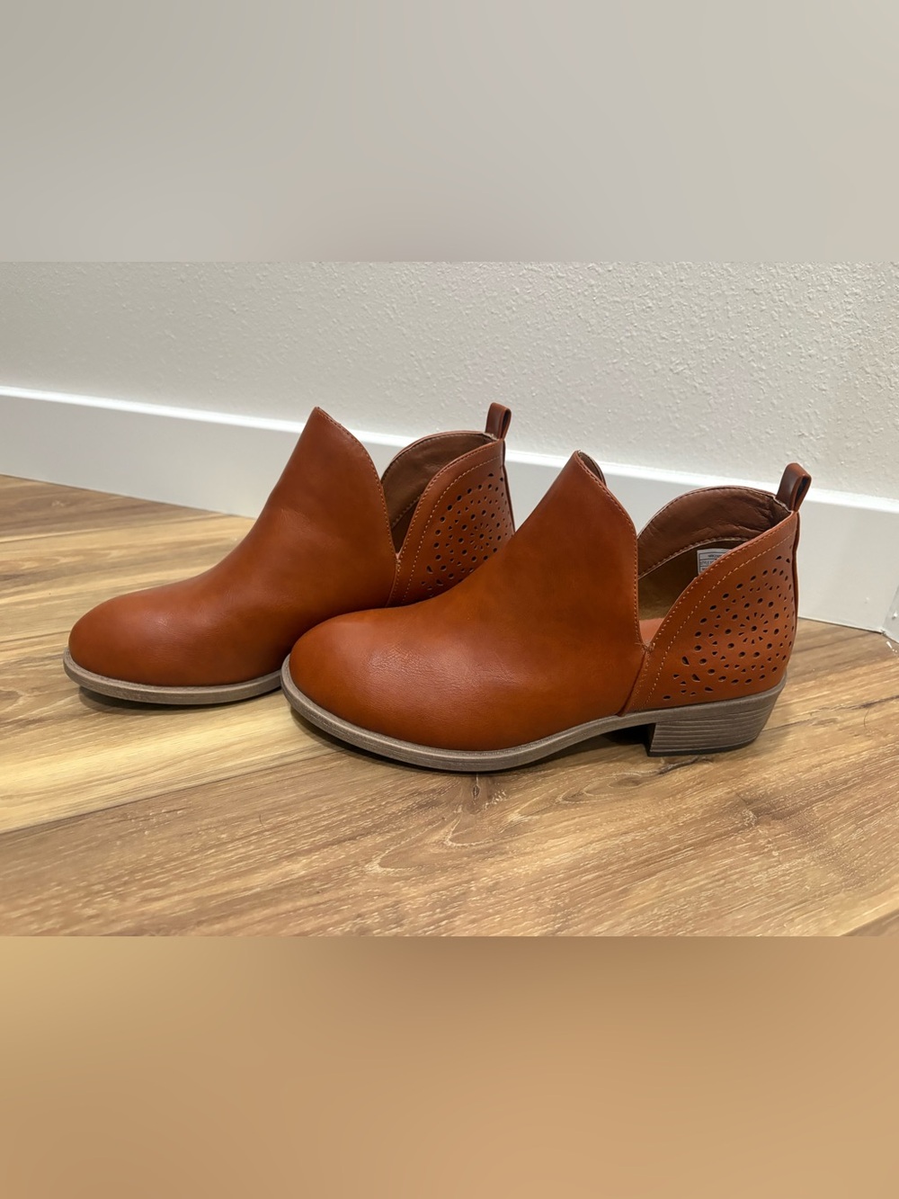 Women’s Tan Cutout Low Heel Ankle Shoes
